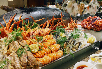 自助餐店老板透露:如果顾客爱吃海鲜产品,那我们就赚大了!