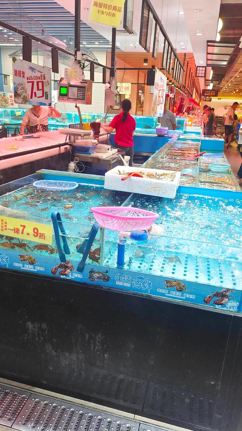 石碣万和百货超市里面很多生猛海鲜超多的海鲜水产#海鲜 #