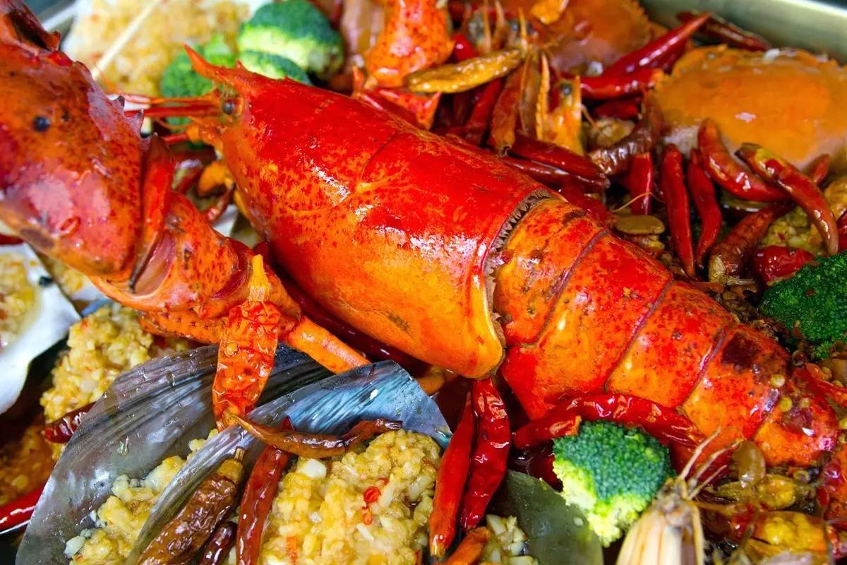 宵夜最能联络感情的，是这条巨型霸气海鲜航母！